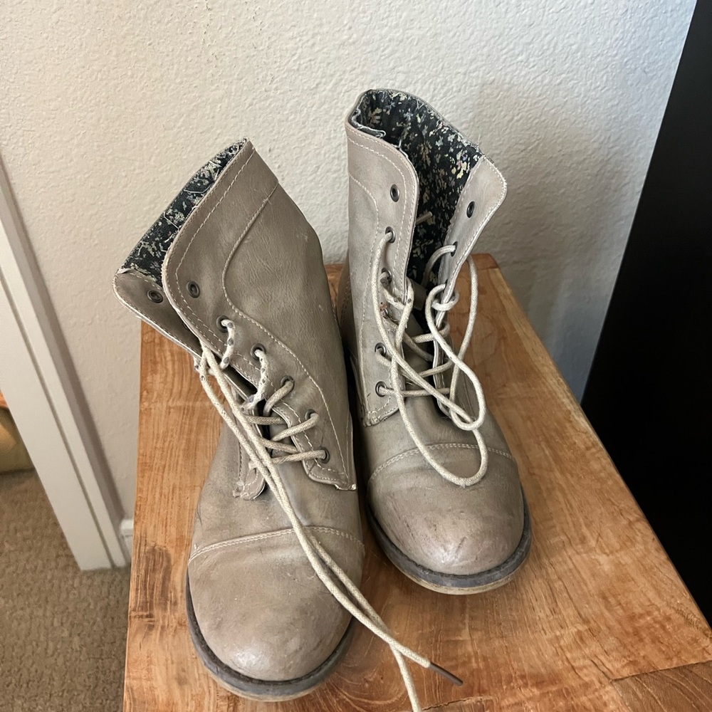 Women's Gray Lace-Up Boots